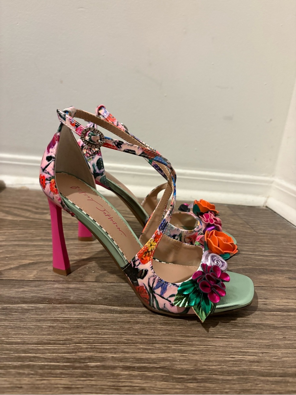 Betsey Johnson Floral 3D Flower Strappy Heels Size 7.5